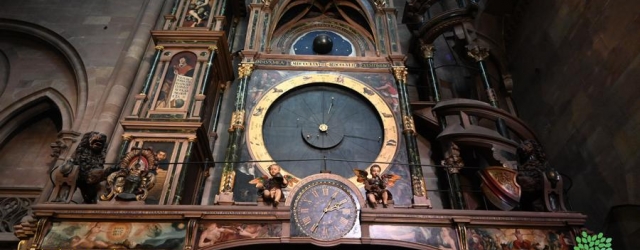Die astronomische Uhr des Straßburger Münsters vereint Mechanik, Astronomie und Figurenkunst.