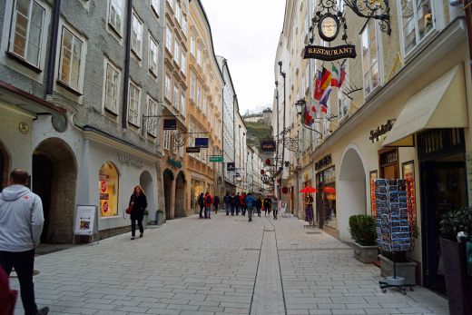 Flanieren in Salzburgs Strassen.